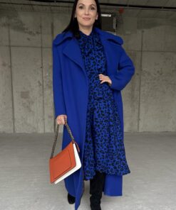 Alternative view of Kráľovsky modrý vlnený kabát s opaskom